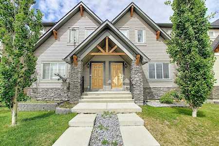 125 Skyview Point Green NE Calgary, AB T3N 0G5