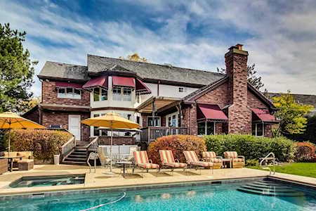 2362 Mohawk Ln Glenview, IL 60026