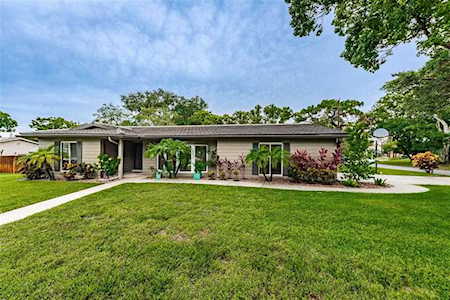 1242 Holiday Dr Tarpon Springs, FL 34689