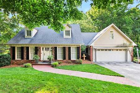 1548 Rochelle Dr Dunwoody, GA 30338
