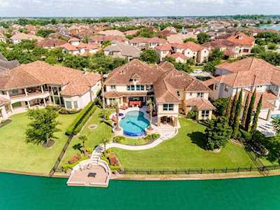 30 Sunset Park Ln Sugar Land, TX 77479