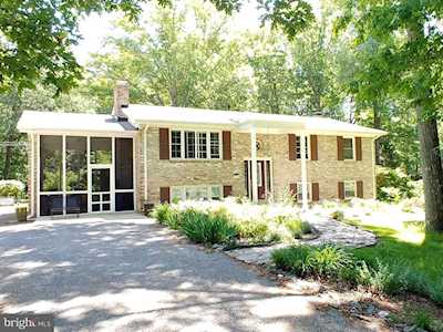 9626 Randall Dr White Plains, MD 20695