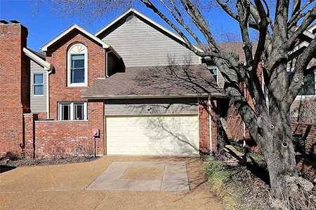 14345 Walnut Creek Dr Town And Country, MO 63017