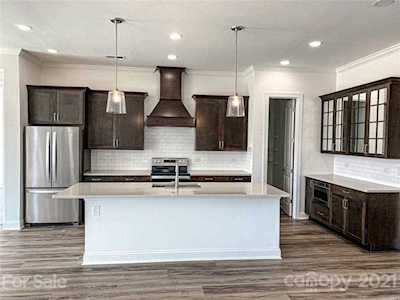 6701 Loebner Ct Sherrills Ford, NC 28673