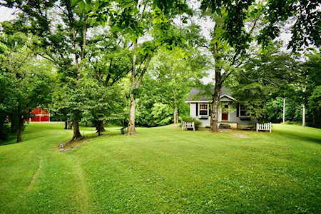 1613 Groveland Ridge Rd Columbia, TN 38401