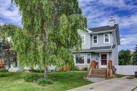 26 Harvest Rose Place NE Calgary, AB T3K 4M6
