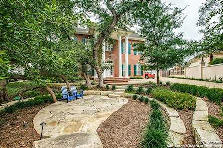 10 Chatsworth Way San Antonio, TX 78209