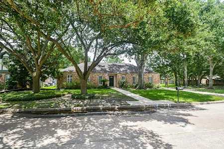 3103 Fairway Dr Sugar Land, TX 77478
