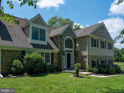 2056 Pony Trail Dr Newtown Square, PA 19073