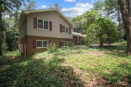 2904 Whispering Hills Dr Chamblee, GA 30341