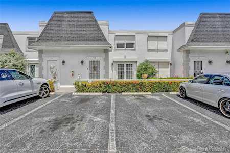 712 NE 26th Ave Hallandale Beach, FL 33009