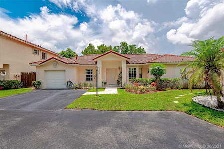5768 NW 100th Ave Doral, FL 33178