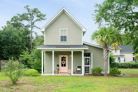 909 Ralph Nesbitt Rd Awendaw, SC 29429