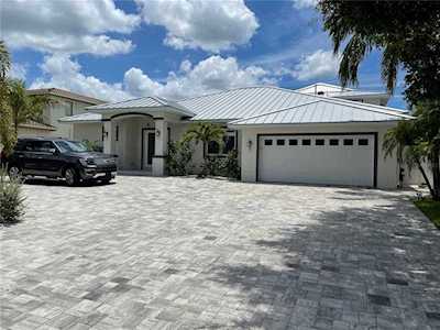 416 Belle Isle Ave Belleair Beach, FL 33786
