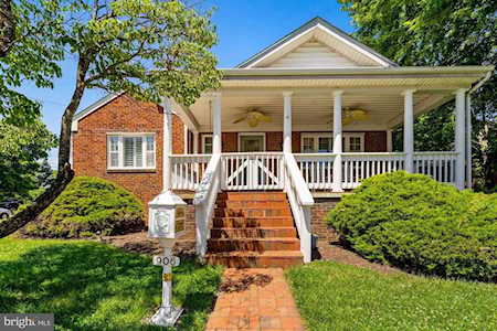 906 Montana St N Arlington, VA 22205