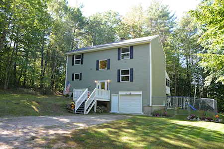 10 Woodland Trl Casco, ME 04015