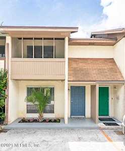 2505 Waters Edge Dr Neptune Beach, FL 32266