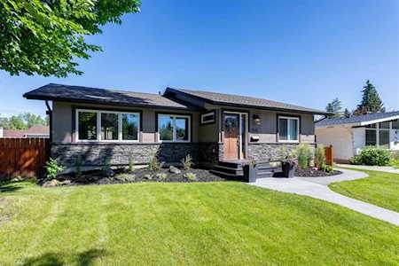 516 Willow Park Dr SE Calgary, AB T2J 0L2