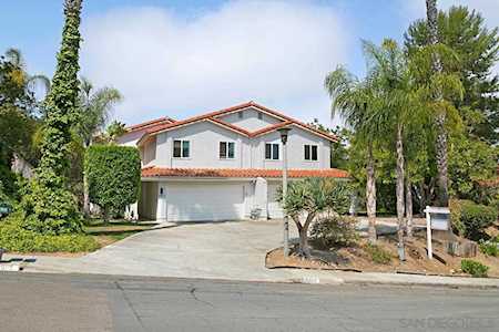 6809-6811 Corintia Carlsbad, CA 92009