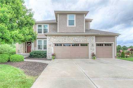5739 Payne St Shawnee, KS 66226