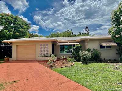 6106 NW 66th Ter Tamarac, FL 33321