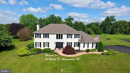 16 Roberts Dr Westampton, NJ 08060