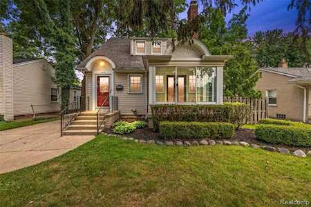 1016 Greenleaf Dr Royal Oak, MI 48067