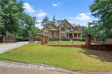 211 N River Dr SW Lilburn, GA 30047
