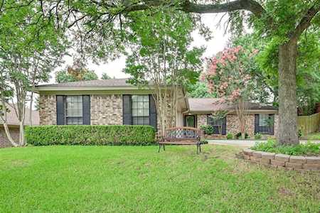1001 Rosewood Court Euless, TX 76039