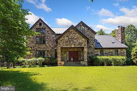 13167 Crest Hill Rd Flint Hill, VA 22627