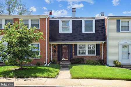 1752 Farmington Ct Crofton, MD 21114
