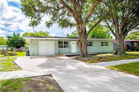 8095 Nightingale Ln Seminole, FL 33777