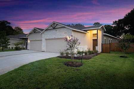 9732 & 9736 Grosbeak Ln Magnolia, TX 77354