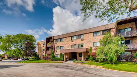 1205 E Hintz Rd #305 Arlington Heights, IL 60004