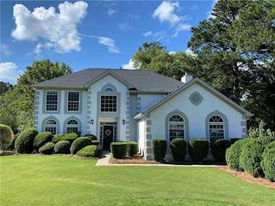 221 Saint Martin Dr Suwanee, GA 30024