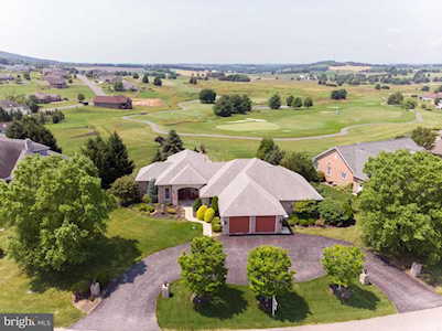 6914 Saint Annes Dr Fayetteville, PA 17222