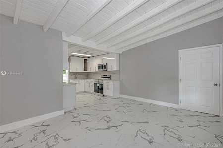 114 Virginia Rd West Park, FL 33023