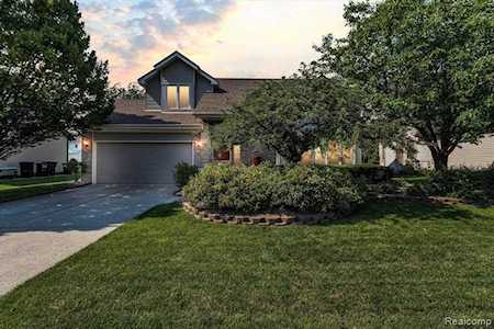27818 Western Golf Dr Livonia, MI 48154