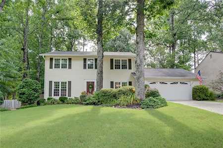 185 Barrington Dr E Roswell, GA 30076