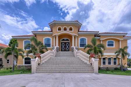 8295 Cheyenne Dr Seminole, FL 33777