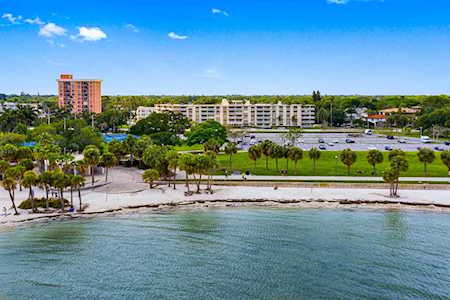 1200 N Shore Dr NE #216 St. Petersburg, FL 33701