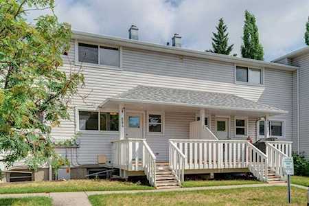 584 Killarney Glen Ct SW Calgary, AB T3E 7H4