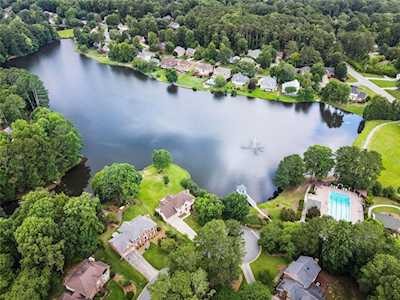 126 Lakeside Dr Kennesaw, GA 30144
