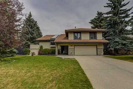 512 Coach Grove Rd SW Calgary, AB t3h 1j4