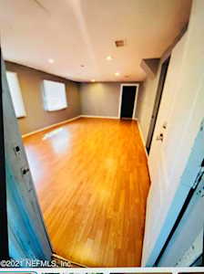 13814 Woodland Dr Jacksonville, FL 32218
