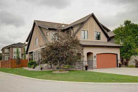 359 Aspen Glen Place SW Calgary, AB T3H 0E9