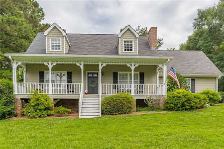 1758 Rangewood Dr SW Lilburn, GA 30047