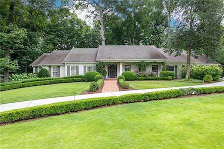 3673 Castlegate Dr NW Atlanta, GA 30327