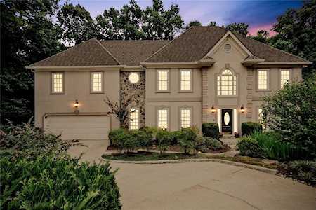 225 Willow Brook Dr Roswell, GA 30076