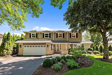 28 W Brookwood Dr Arlington Heights, IL 60004